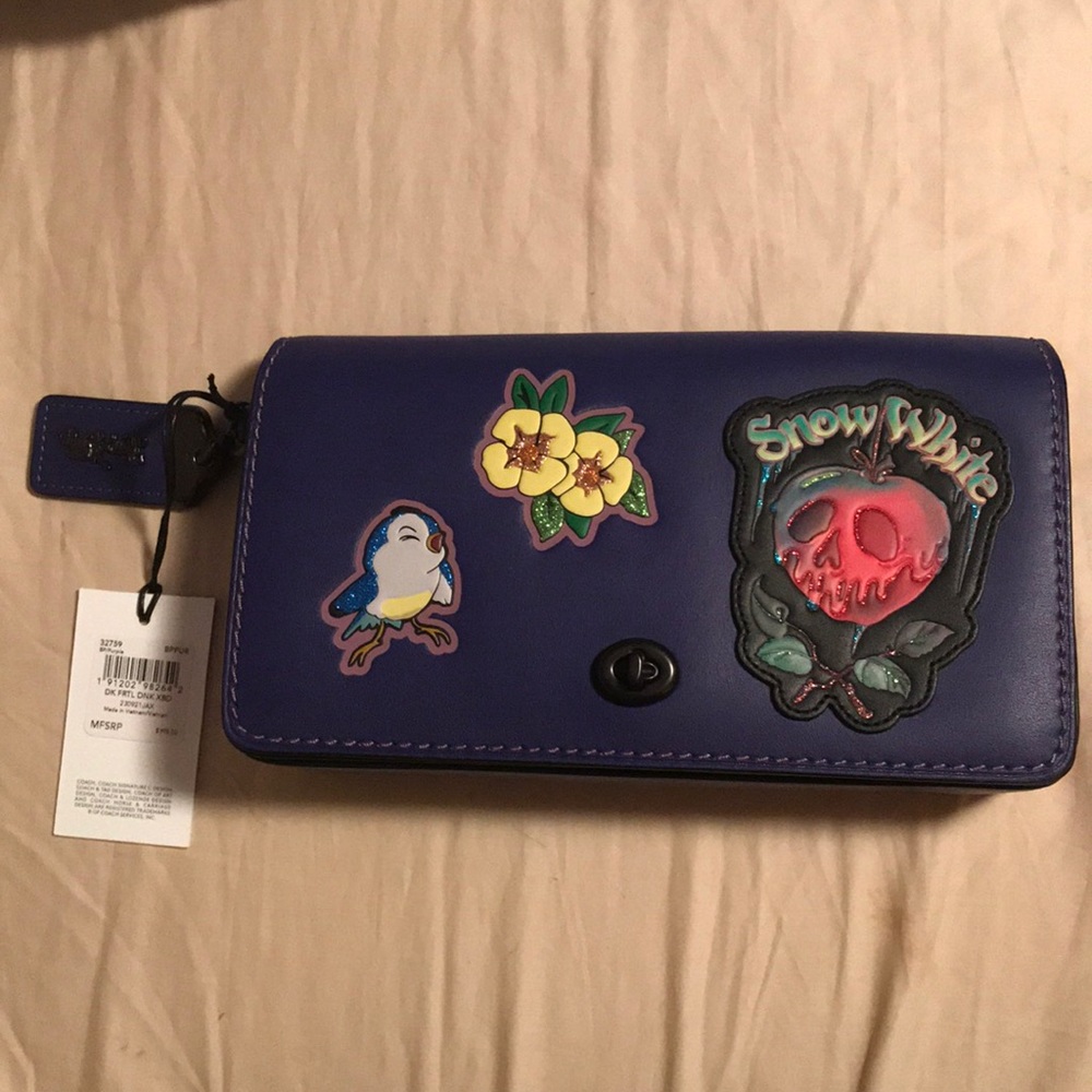 🍎 Adorable Snow White Coach Purse 🍎